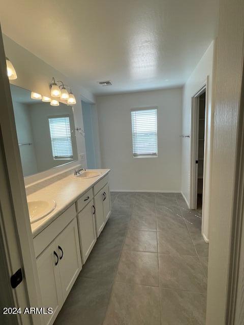 Building Photo - 2085 E Wetleaf Pl