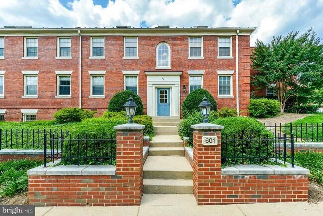 Building Photo - 601 Bashford Ln