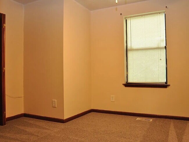 Building Photo - 1208 Cross Creek Way