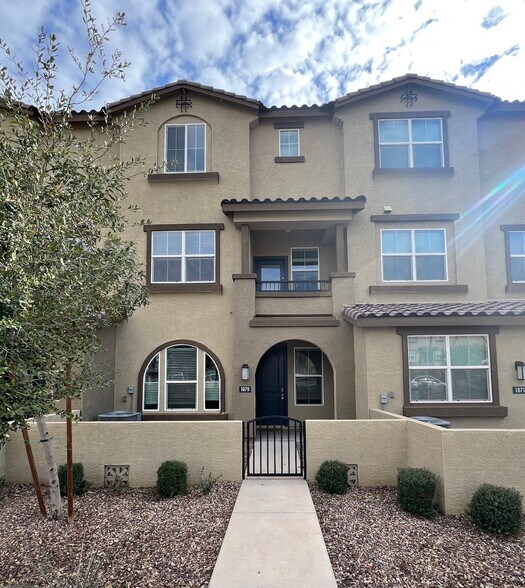 Building Photo - 1255 N Arizona Ave