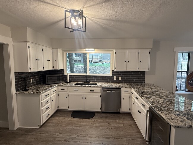 Building Photo - 107 Hilltop Ln