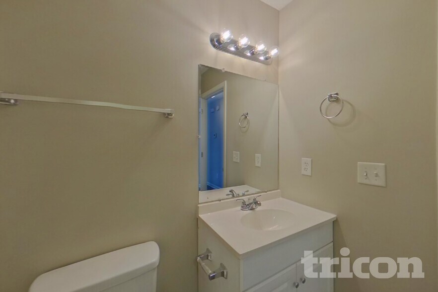 Building Photo - 109 Jaybird Ln