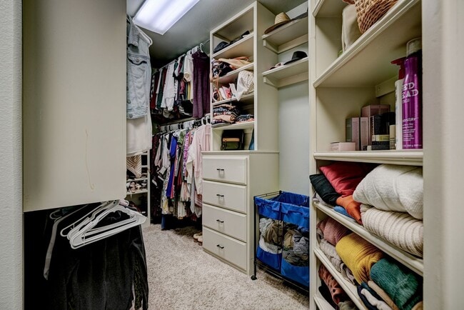 Building Photo - Luxury 5 Bedroom Home in Fairfax Estates, next to public golf course - Safe Room- Memorial High- ...