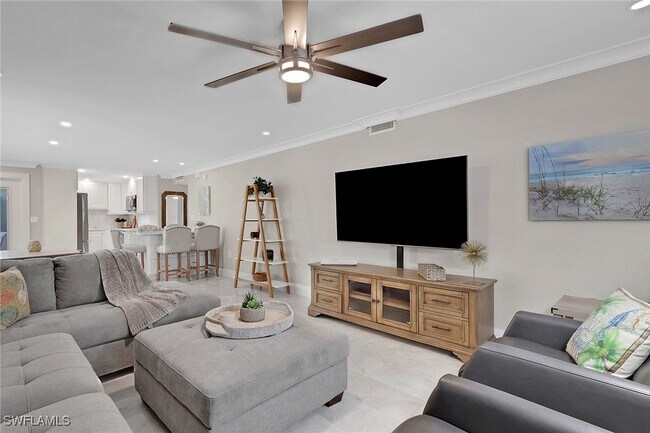 Building Photo - 642 12th Ave S