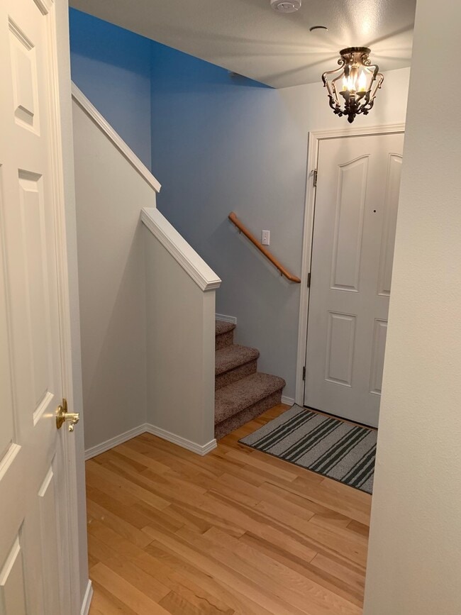 Building Photo - 3 Bedroom + Den and Loaded with Upgrades