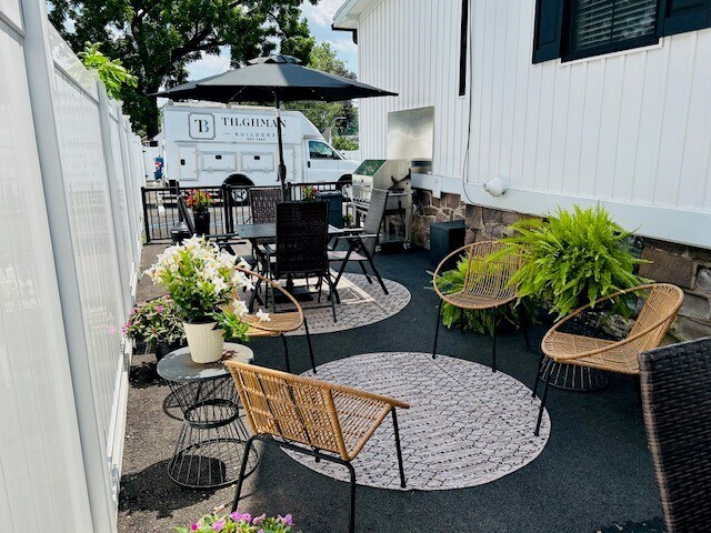 Common Area - 263 S York Rd