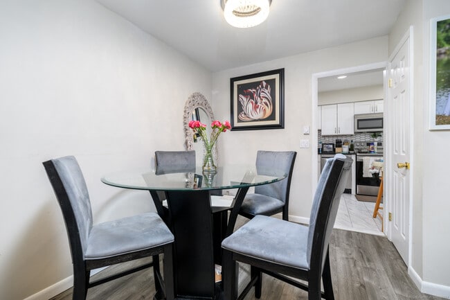 Building Photo - 7 Arch St