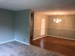 Building Photo - Newly renovated Unit Close to Downtown!