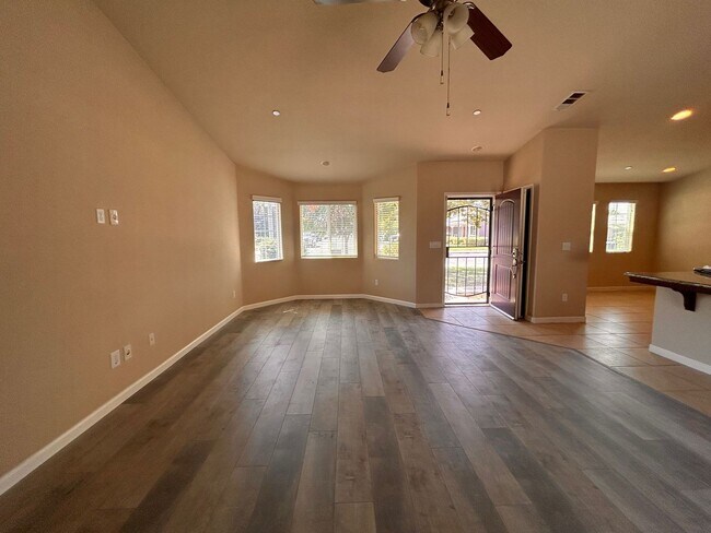 Building Photo - Nice home for rent in Visalia!