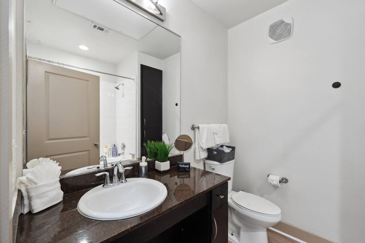 Building Photo - 2922 Elm St