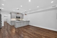 Building Photo - Bright Adams Morgan Condo with Den, Two Full Baths & In-Unit Laundry