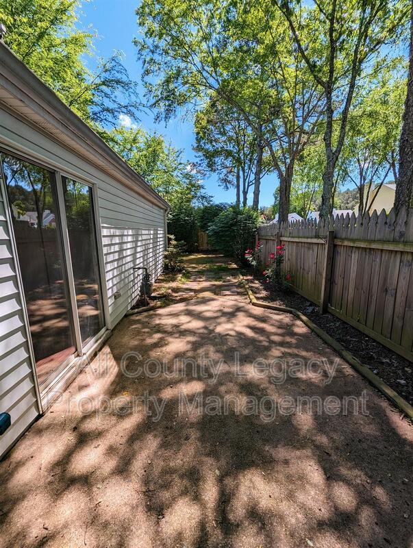 Building Photo - 1307 Yorkshire Ln