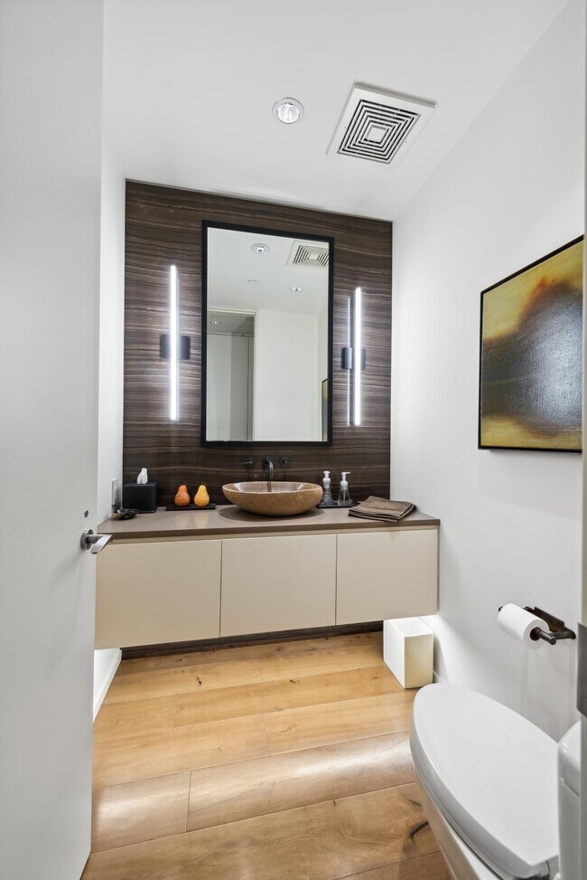 Building Photo - Millennium Tower - 2 bedrooms + den