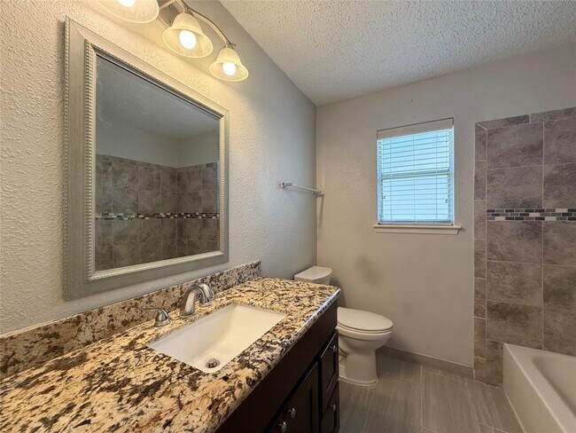 Building Photo - 2131 Highland Hills Dr