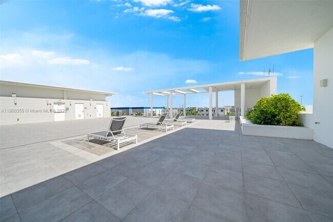 Building Photo - 6400 NW 105th Pl