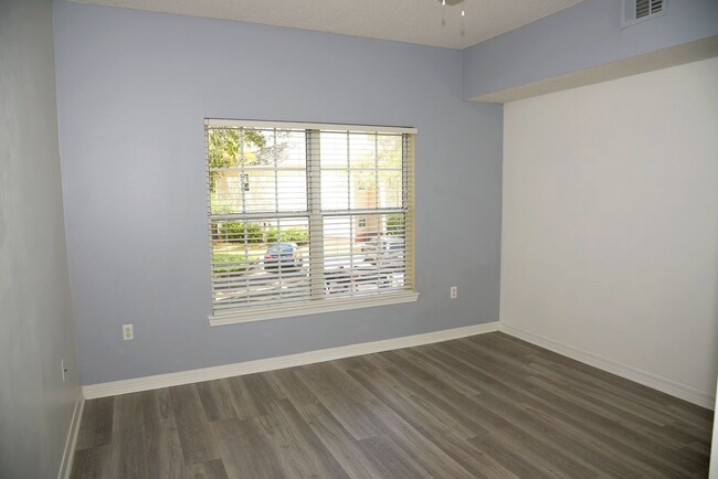 Building Photo - Great Florida Condo!