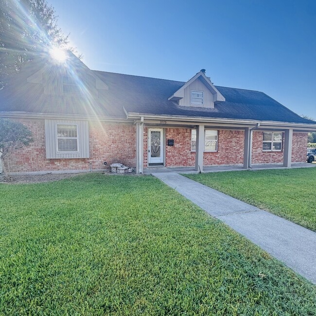 Primary Photo - 3175 Sandalwood Dr