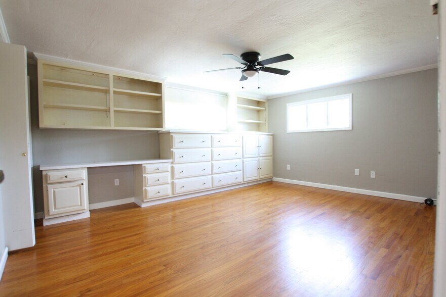 Building Photo - 709 Coulter St