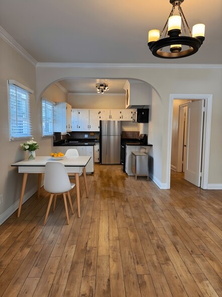 Kitchen - 4318 Clinton St