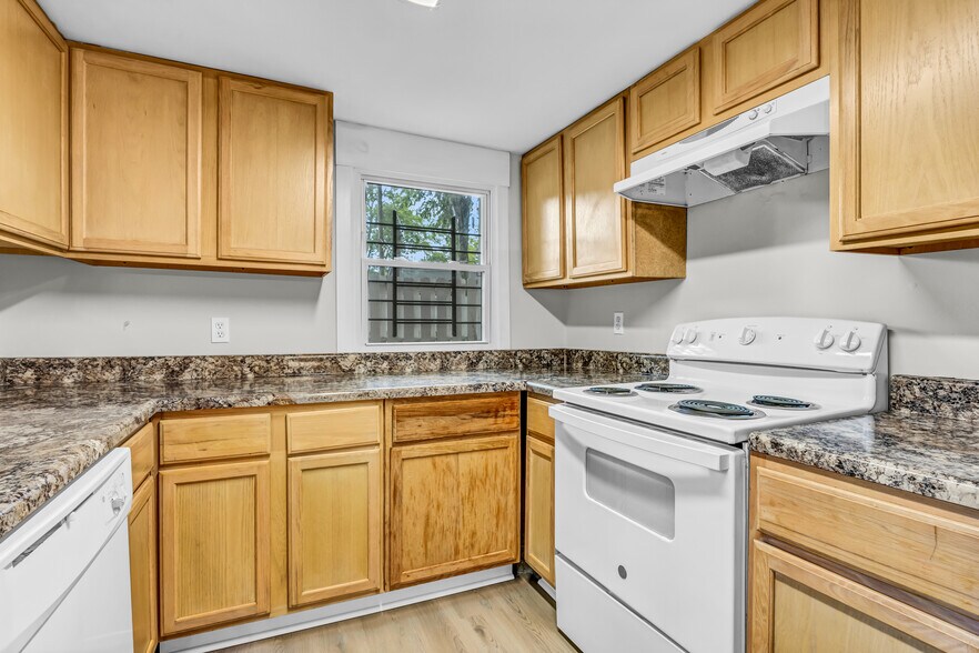 Building Photo - 844 E 37th St