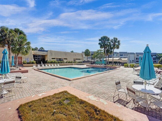Building Photo - 8135 Sunrise Lakes Blvd