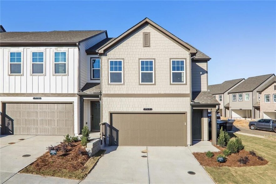Building Photo - 727 Carmes Dr