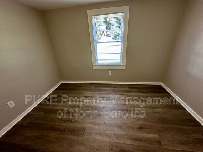 Building Photo - 204 Bookington Dr