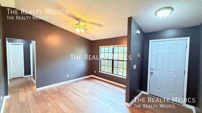 Building Photo - 104 E Osceola St