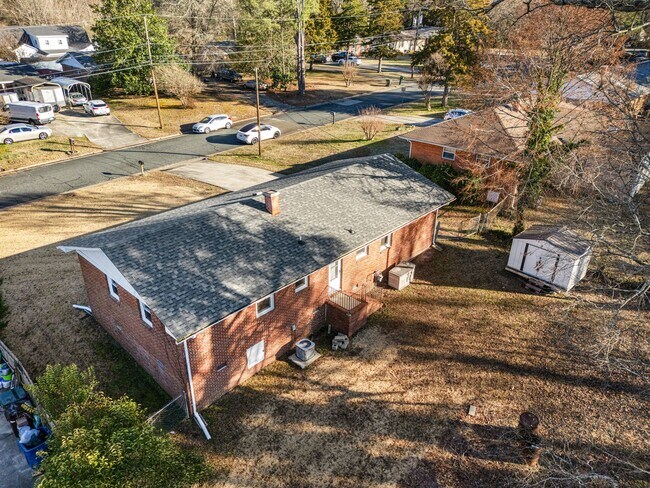 Building Photo - 2910 Kanewood Dr