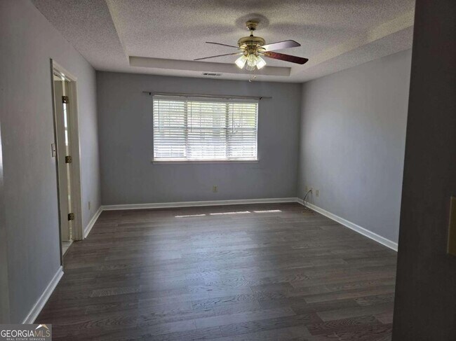 Building Photo - 1155 Riverside Trce