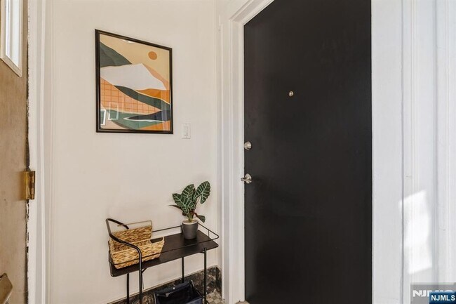 Building Photo - 41-43 Poe Avenue Unit 1