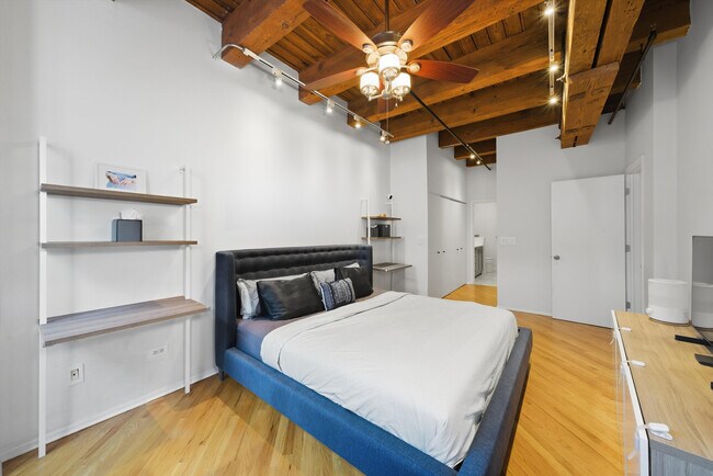 Building Photo - 520 W Huron St