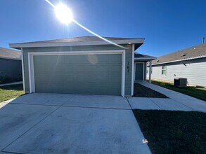 Building Photo - Beautiful 3/2 located in Marion, Tx