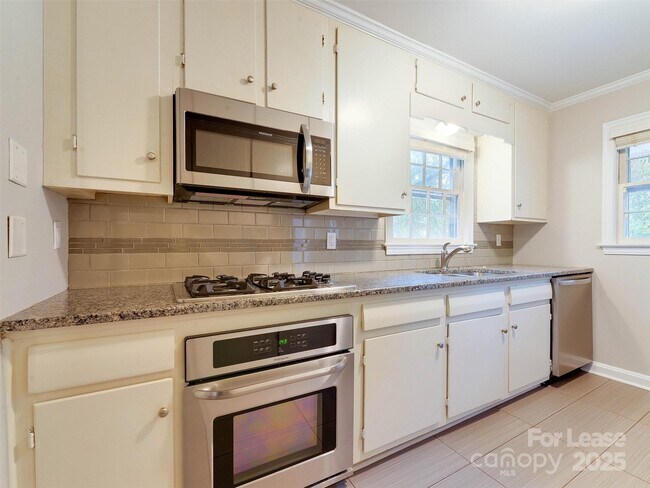 Building Photo - 3630 Moultrie St