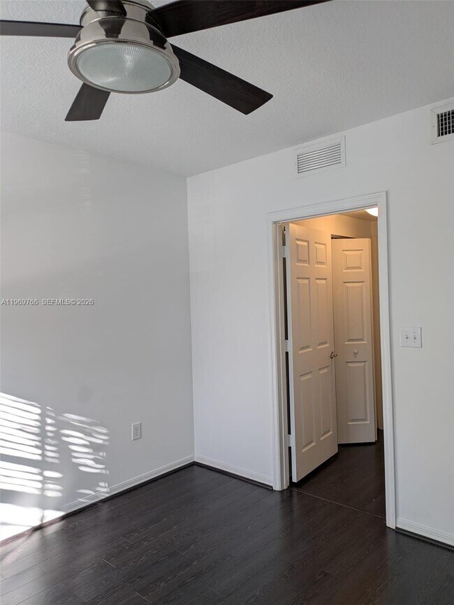 Building Photo - 6831 SW 44th St