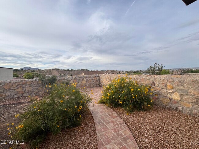 Building Photo - 6700 Hermoso Del Sol Dr
