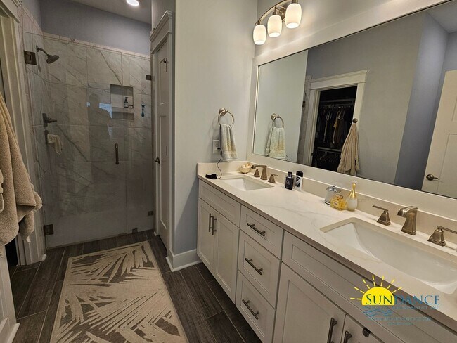 Building Photo - Live the Coastal Dream in Beachwood Estates, Stunning Long-Term Rental Available!