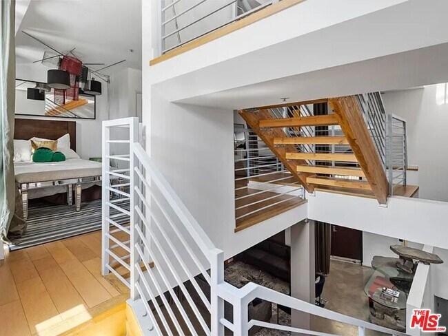 Building Photo - 815 Hampton Dr