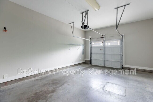 Building Photo - 214 Porter Village Cir