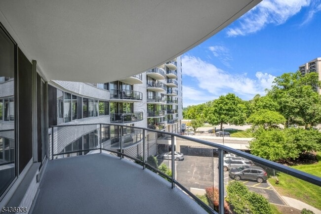 Building Photo - 1 Claridge Dr