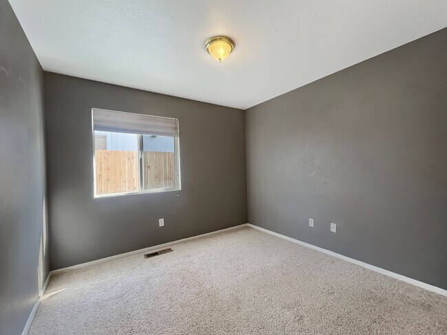 Building Photo - BIG VALUE small price