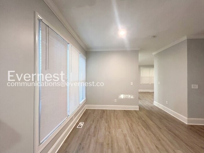 Building Photo - 309 Pickfair Way SW