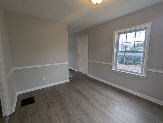 Building Photo - 2880 Ruhl Ave