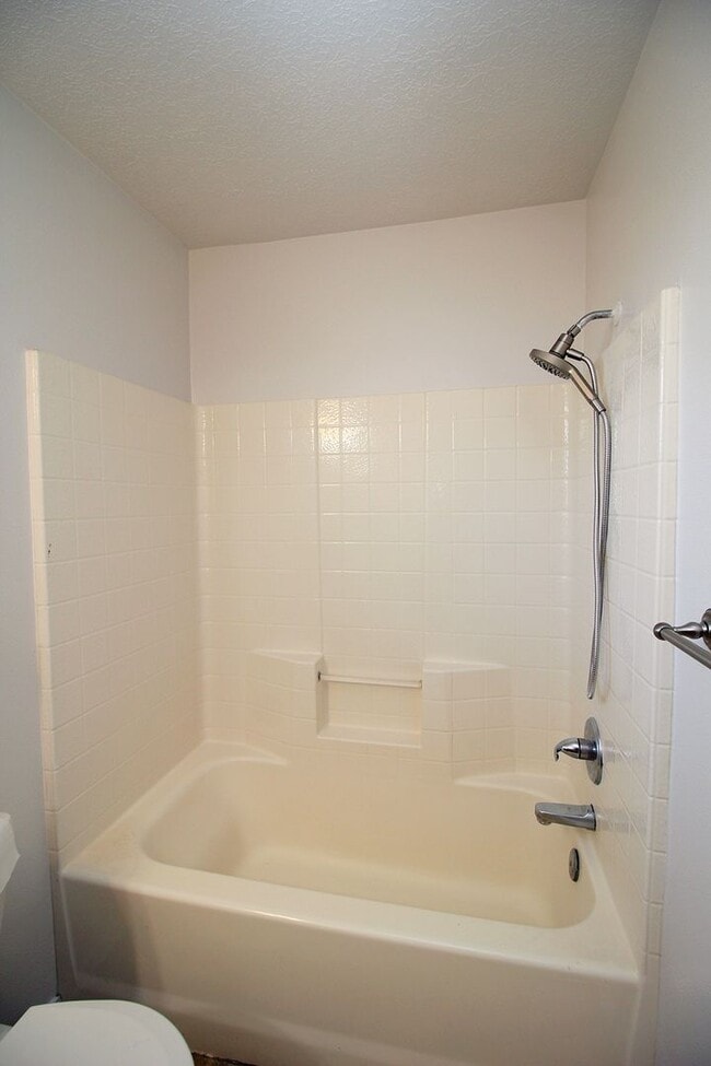 Building Photo - 1630 SE 4th St