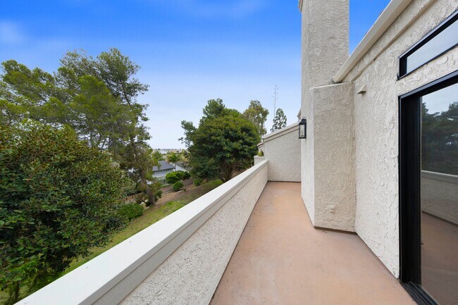 Building Photo - 2 Bedroom condo - Biking distance to the beach