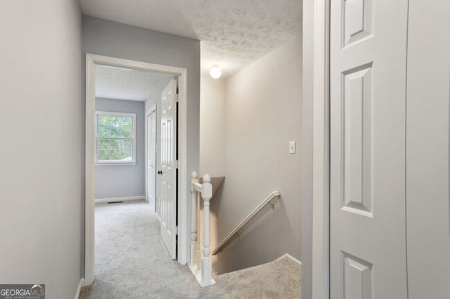 Building Photo - 587 Wedgewood Dr