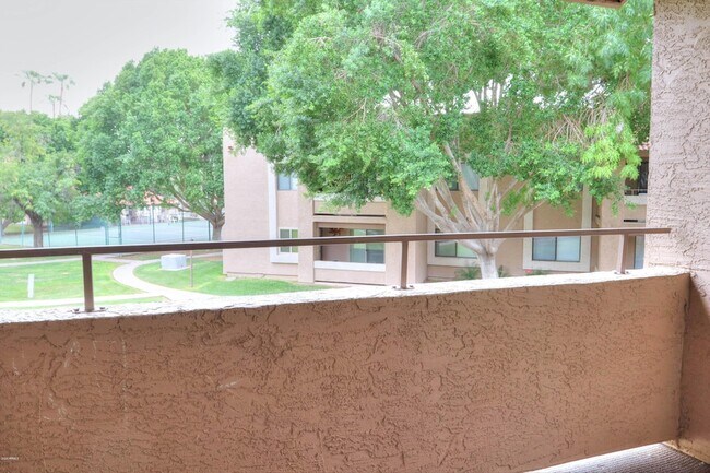Building Photo - 2146 W Isabella Ave