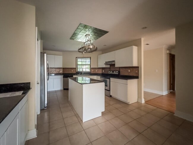 Building Photo - 8072 SW 54th Ct