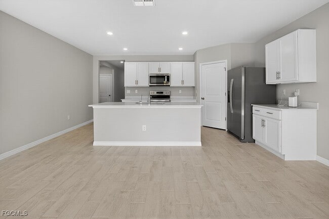 Building Photo - 553 Kingsbury Ln