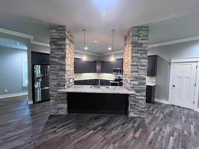 Building Photo - 206 Bridgewood Dr